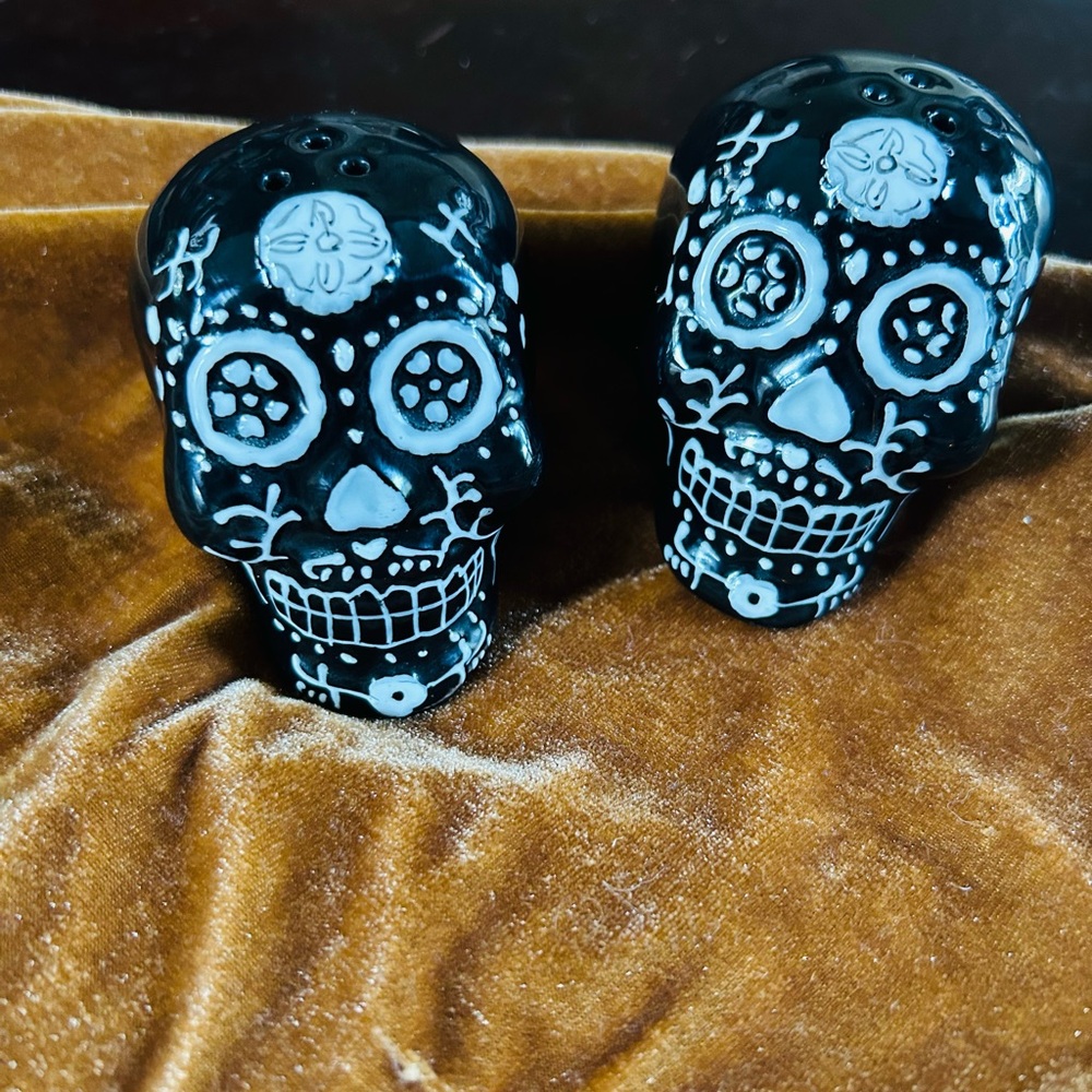 Black Skull Salt and Pepper Shakers